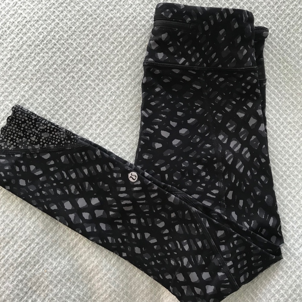 Lululemon 7/8 compression leggings